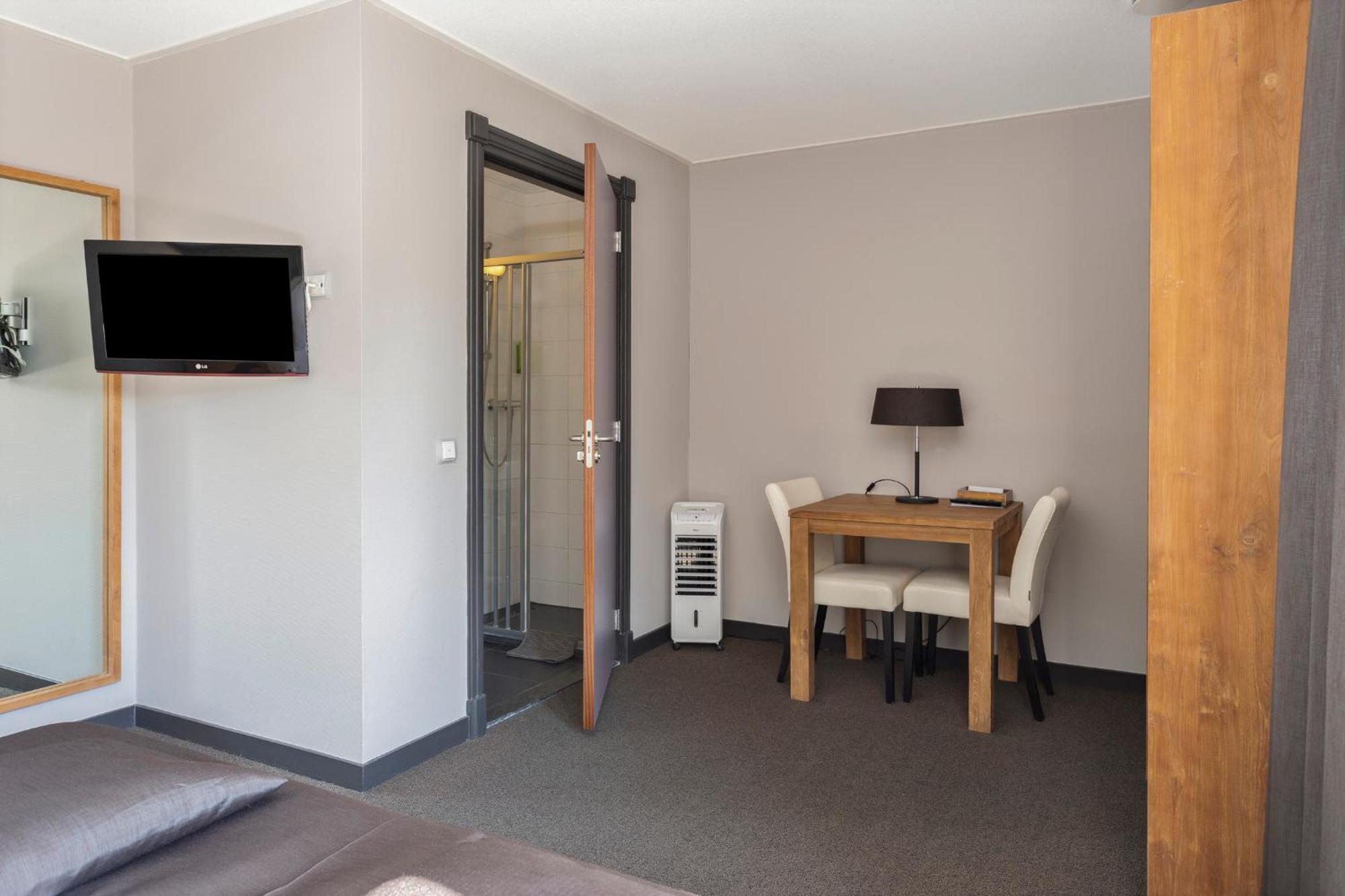 Hunzego Hotel Uithuizermeeden Buitenkant foto