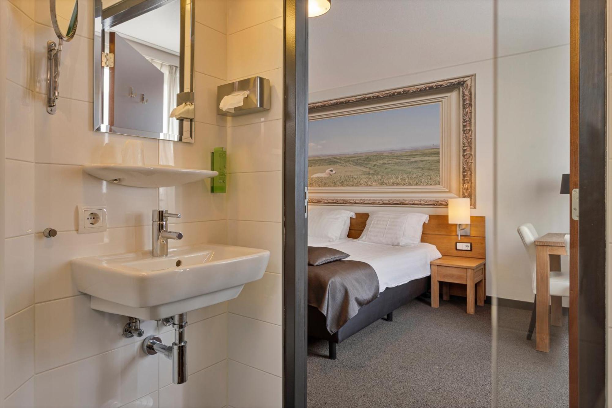 Hunzego Hotel Uithuizermeeden Buitenkant foto